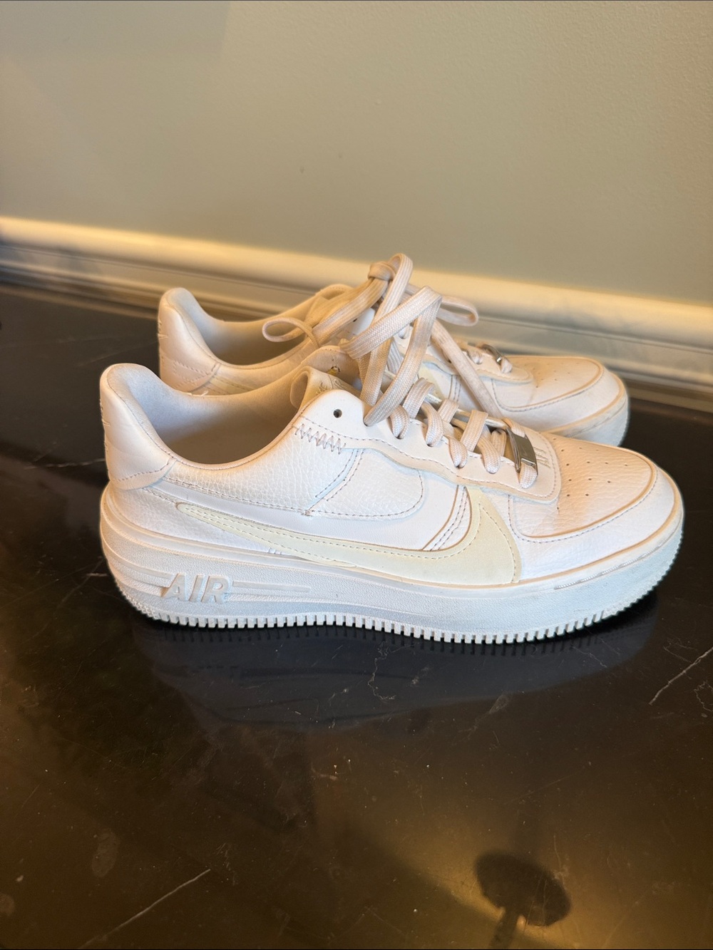Women's Air Force 1 Platform Nike Low-Top Sneakers - Cream/White, Size 7.5 M